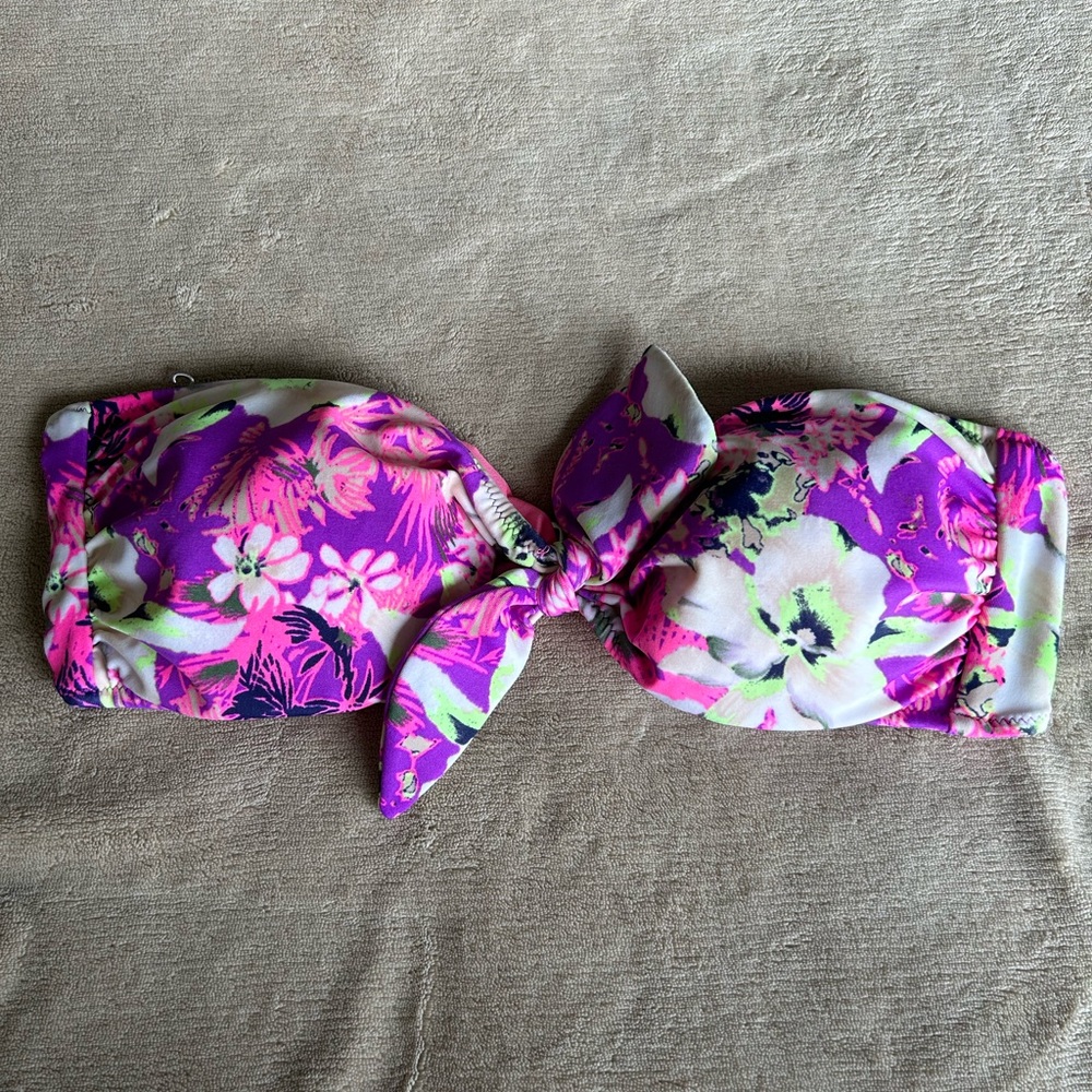 VICTORIA'S SECRET SWIM Neon Floral Knotted Bow
Bandeau Bikini Top. Women’s M